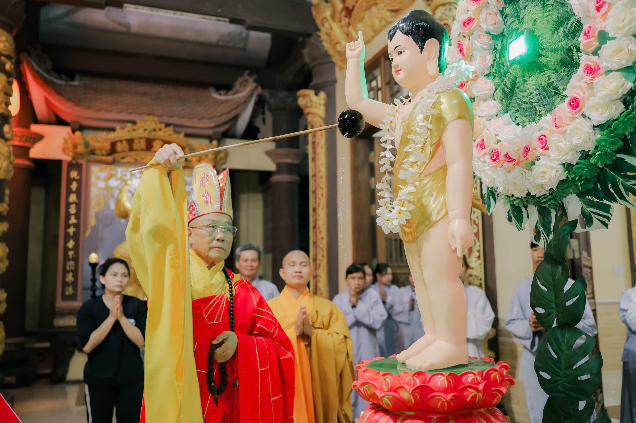 Trang nghiêm Lễ Tắm Phật tại chùa Tịnh Quang